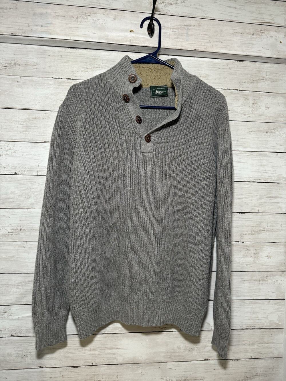 G.H Bass & Co Men's Gray knitted pull over sweater size large